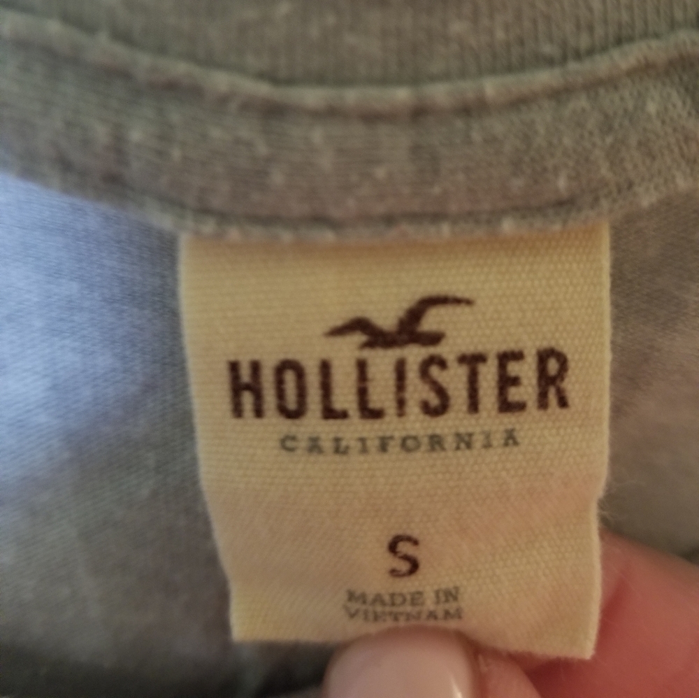 Hollister Tshirt - Small - Picture 3 of 3